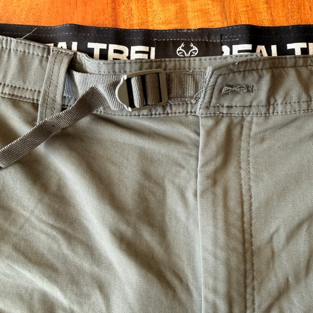 Real Tree Men's Gray/Green Fishing Shorts Size L - Picture 3 of 5